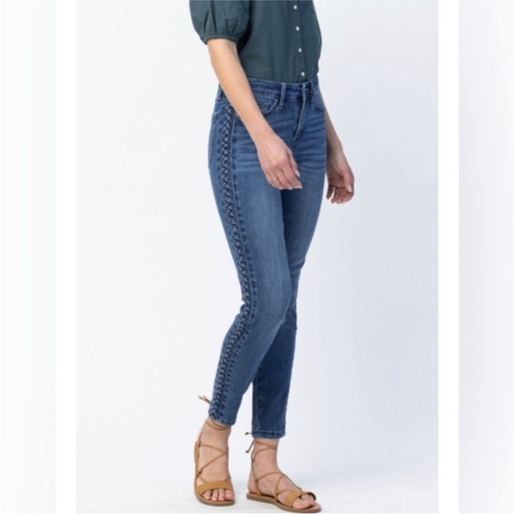 Judy Blue Braided Detail Relaxed Fit Skinny Leg Jeans - Picture 3 of 11